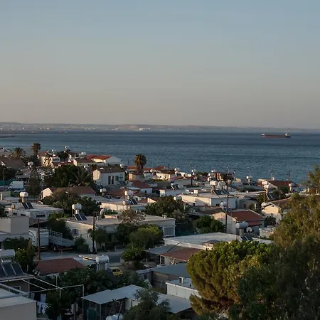 Mackenzie Sea View *