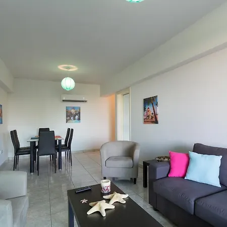 Mackenzie Sea View Apartment *